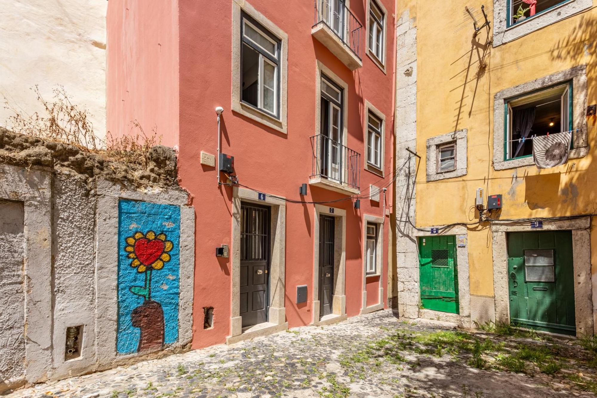 Gralhas Suites Lissabon Buitenkant foto