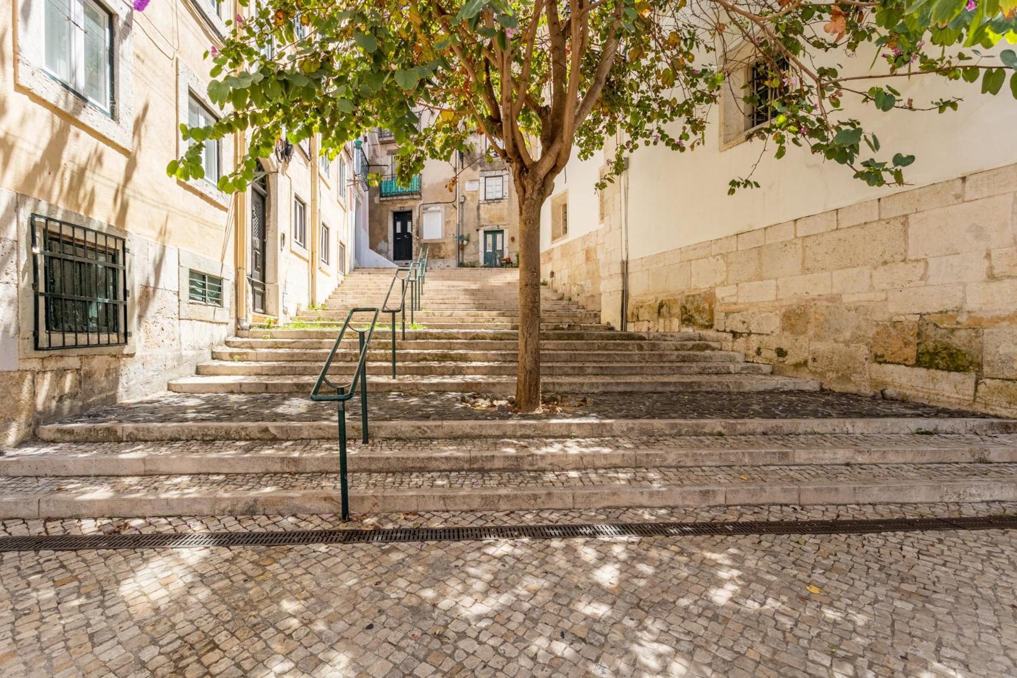 Gralhas Suites Lissabon Buitenkant foto